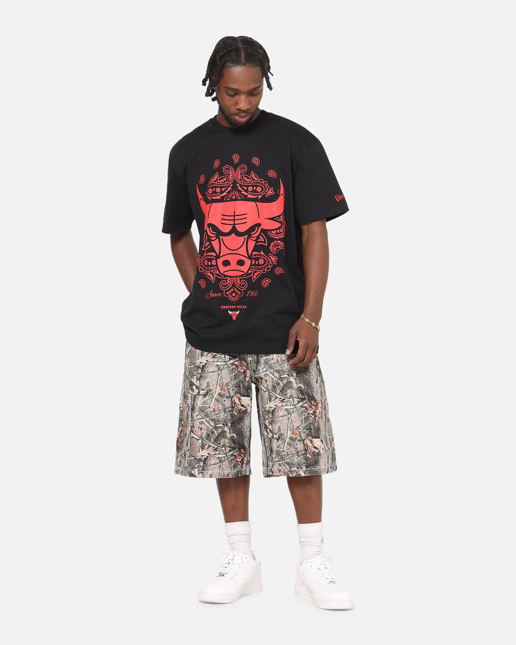 New Era Chicago Bulls Paisley Oversized T-Shirt Black