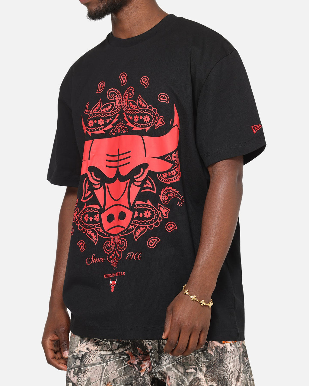 New Era Chicago Bulls Paisley Oversized T-Shirt Black